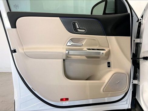 New 2026 Mercedes-Benz GLB 250 image 10