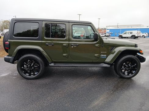 Used 2022 Jeep Wrangler Unlimited Sahara image 2