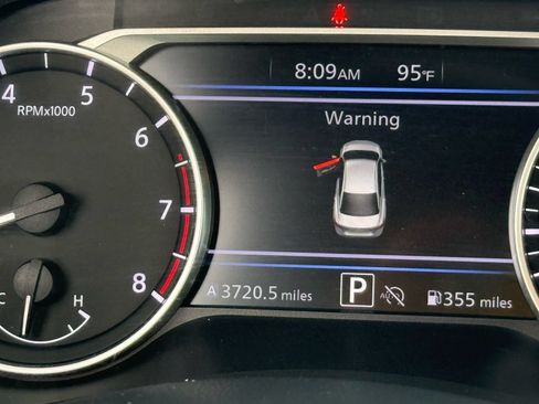 Used 2025 Nissan Sentra SR FWD image 19