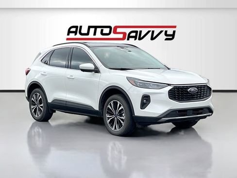 Used 2025 Ford Escape Platinum w/ Premium Technology Package AWD/4WD image 1