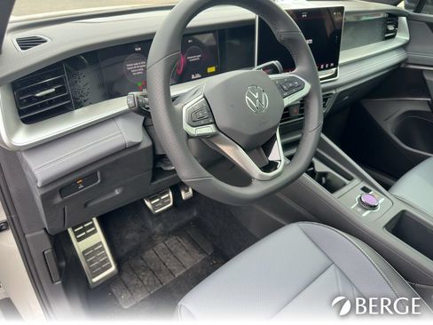 New 2026 Volkswagen Tiguan SE R-Line FWD image 12