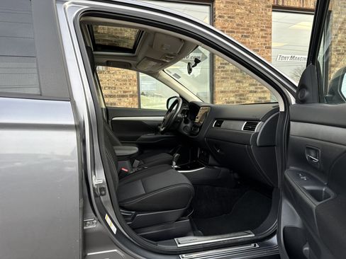 Used 2018 Mitsubishi Outlander SE image 15