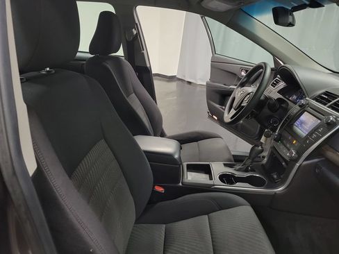 Used 2015 Toyota Camry LE FWD image 25