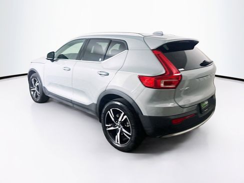 Used 2025 Volvo XC40 B5 Core image 5