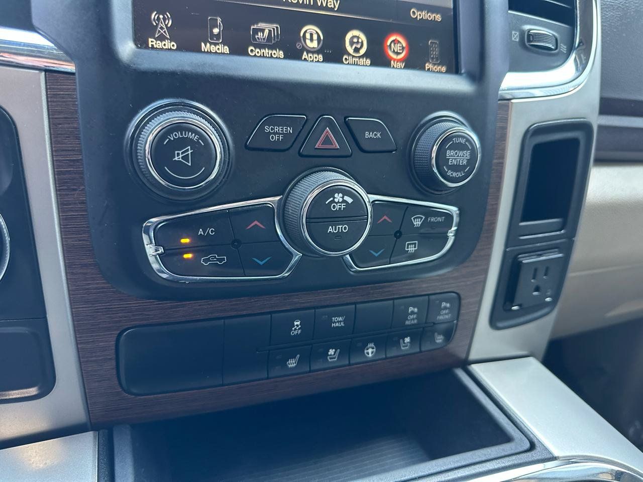 Used 2017 RAM 1500 Laramie RWD image 42