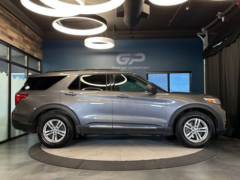 Used 2021 Ford Explorer XLT AWD/4WD image 2