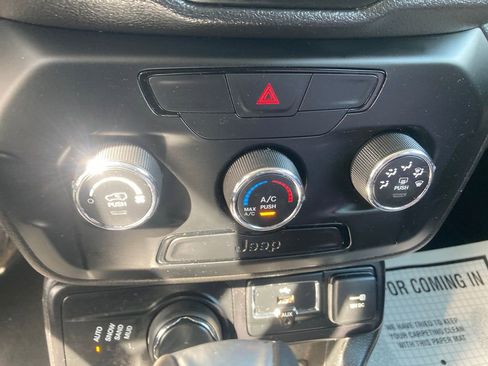Used 2018 Jeep Renegade Sport w/ Power & Air Group image 25