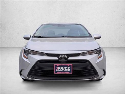 Used 2023 Toyota Corolla LE image 2