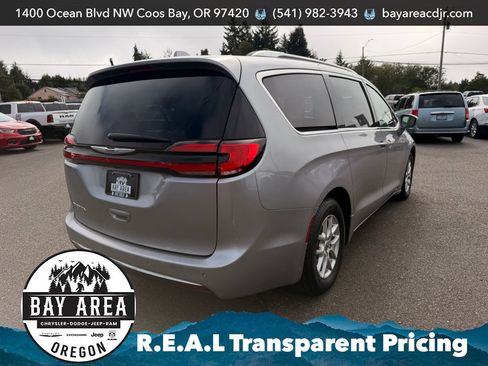 Used 2021 Chrysler Pacifica Touring-L FWD image 5