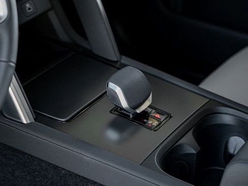 Used 2024 Land Rover Discovery Sport S image 19