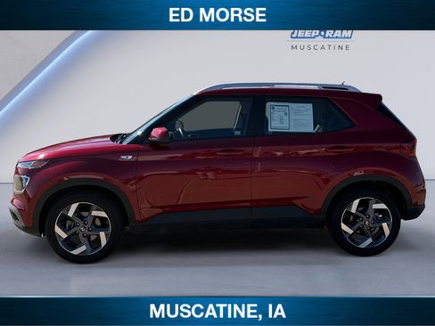 Used 2025 Hyundai Venue SEL image 2