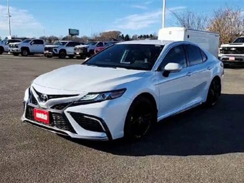 Used 2022 Toyota Camry XSE image 4