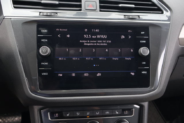 Certified 2020 Volkswagen Tiguan SE w/ Panoramic Sunroof Package AWD/4WD image 25