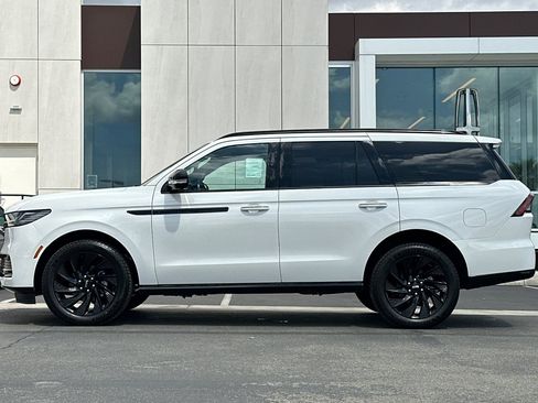 New 2026 Lincoln Navigator Reserve AWD/4WD image 6