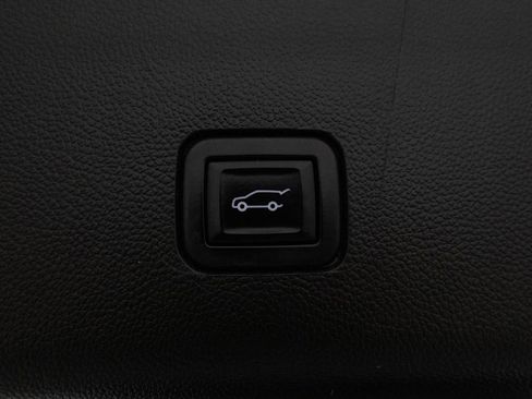 Used 2022 Chevrolet Traverse RS image 36