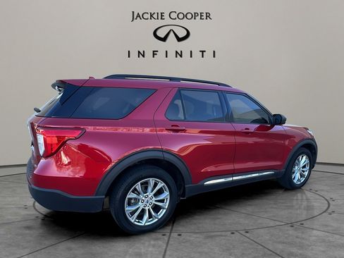 Used 2020 Ford Explorer XLT w/ Equipment Group 202A image 5