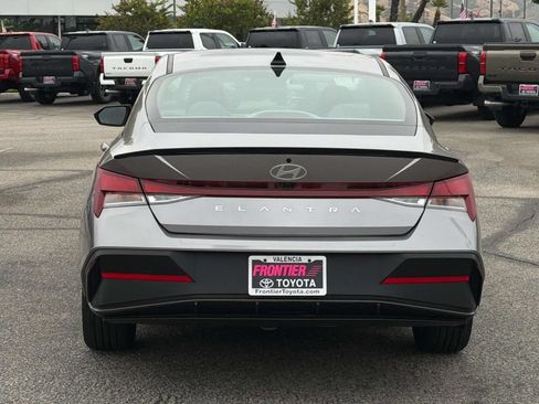 Used 2025 Hyundai Elantra Sport FWD image 4
