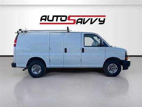 Used 2022 GMC Savana 2500 w/ Driver Convenience Package image 8