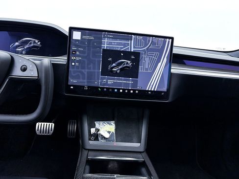 Used 2022 Tesla Model S Plaid image 4