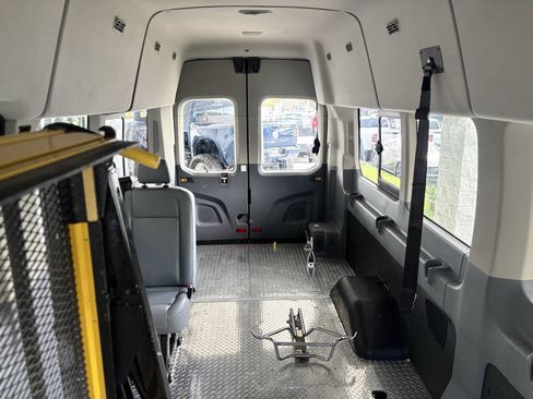 Used 2017 Ford Transit 350 XL RWD image 25