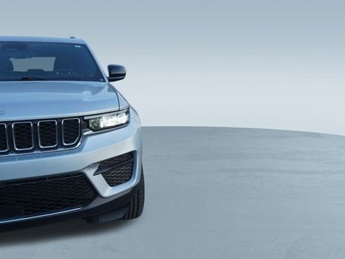 Used 2025 Jeep Grand Cherokee Laredo w/ Luxury Tech Group I image 38