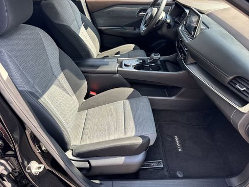 Used 2023 Nissan Rogue SV image 13