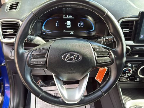 Used 2023 Hyundai Venue SEL image 13