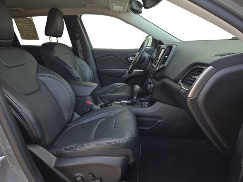 Used 2021 Jeep Cherokee Latitude Lux w/ Comfort/Convenience Group FWD image 18