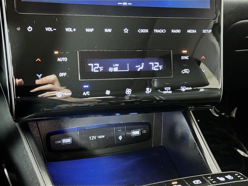 Used 2024 Hyundai Tucson Limited image 16