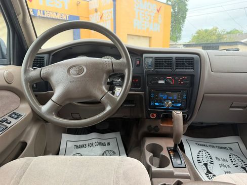 Used 2004 Toyota Tacoma PreRunner image 18