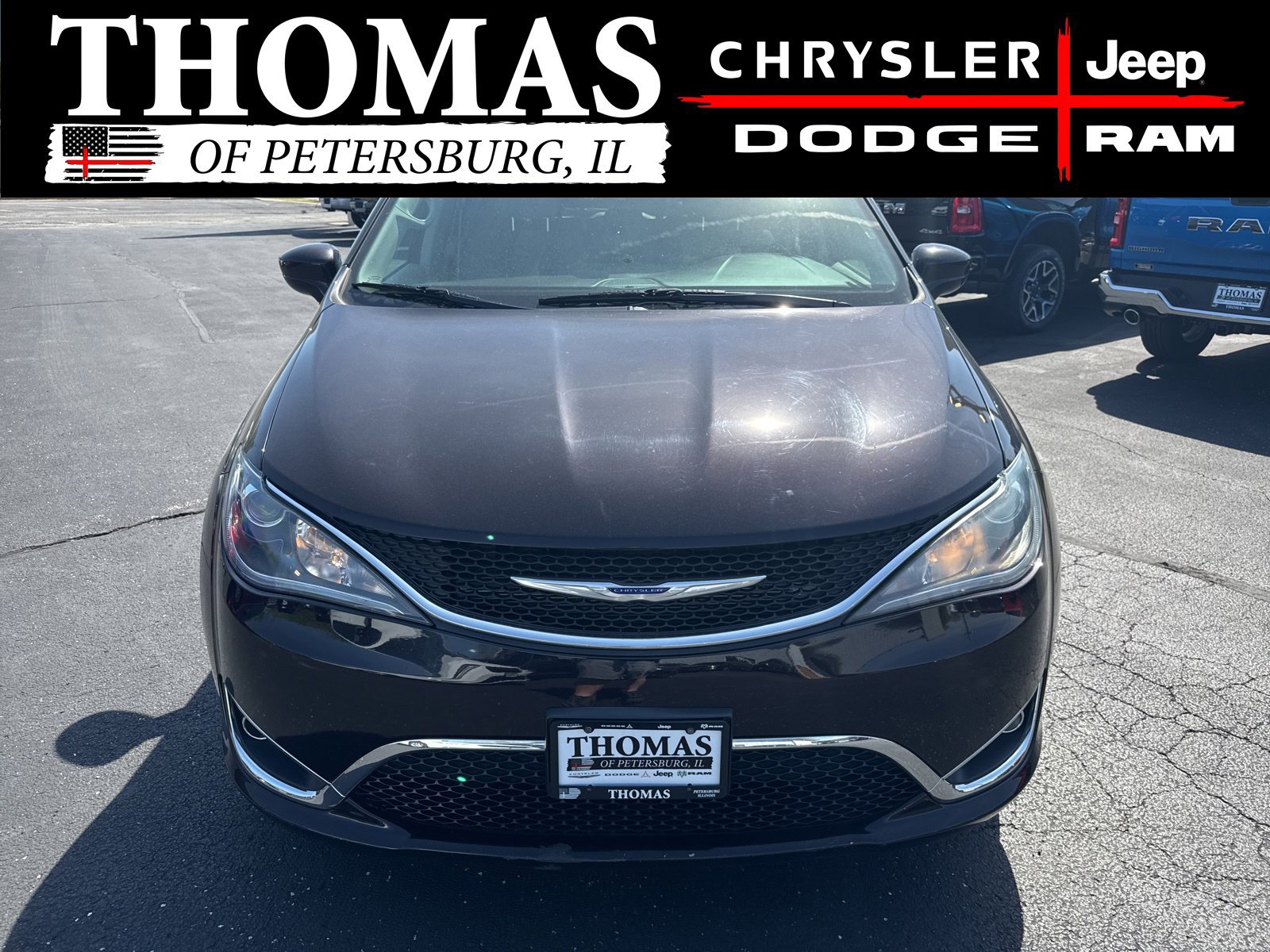 Used 2019 Chrysler Pacifica Touring Plus w/ Tire & Wheel Group FWD image 2
