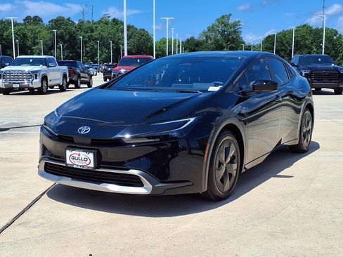 Used 2025 Toyota Prius Plug-In Hybrid FWD image 3