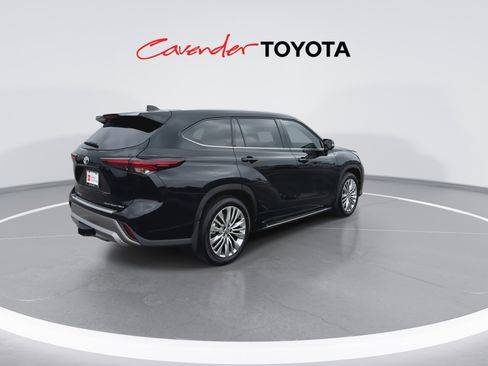 Certified 2026 Toyota Highlander Platinum image 8