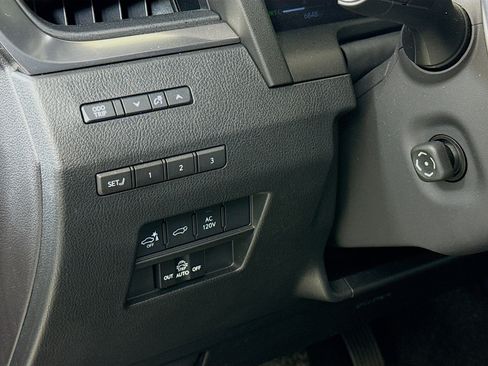 Used 2025 Lexus GX 550 w/ Accessory Package (2T) AWD/4WD image 10