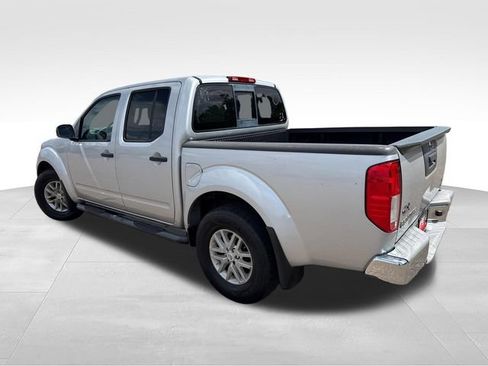 Used 2017 Nissan Frontier SV RWD image 5