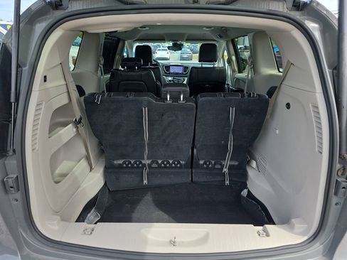 Used 2023 Chrysler Pacifica Touring-L image 33