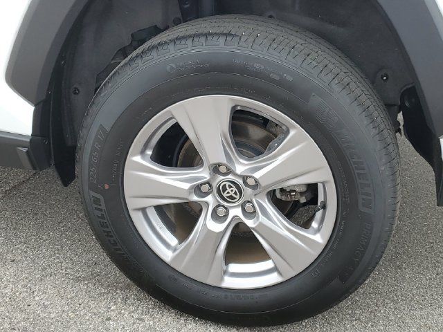 Used 2025 Toyota RAV4 XLE AWD/4WD image 34