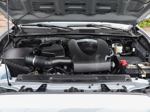 Used 2020 Toyota Tacoma TRD Sport AWD/4WD image 12