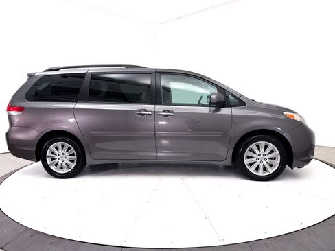 Used 2014 Toyota Sienna XLE w/ XLE Premium Package AWD/4WD image 38