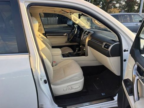 Used 2021 Lexus GX 460 Premium w/ Premium Package AWD/4WD image 10