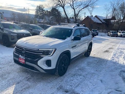 New 2026 Volkswagen Atlas Peak Edition image 3