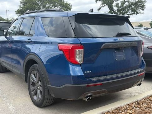 Used 2022 Ford Explorer XLT w/ Equipment Group 202A image 4