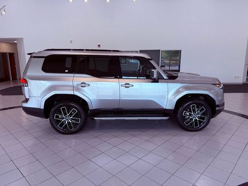 Used 2024 Lexus GX 550 AWD/4WD image 17