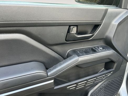 Used 2025 Toyota Tacoma SR5 AWD/4WD image 21