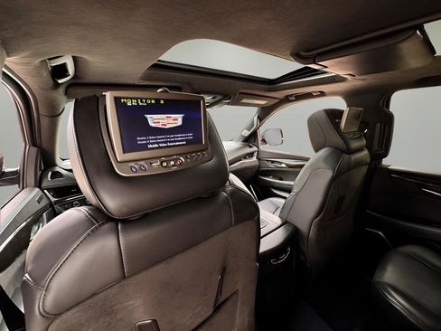Used 2019 Cadillac Escalade Platinum AWD/4WD image 21
