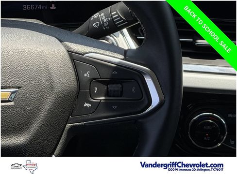 Used 2025 Chevrolet Trax LT w/ LT Convenience Package FWD image 14
