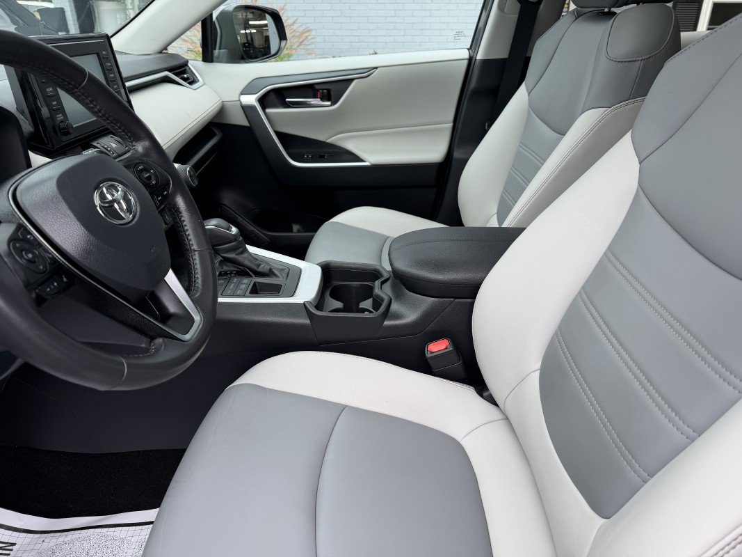 Used 2019 Toyota RAV4 XLE Premium w/ Cold Weather Package AWD/4WD image 15
