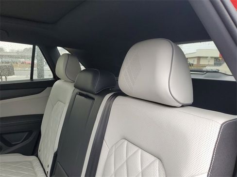 Certified 2025 Volkswagen Atlas Cross Sport SEL Premium R-Line image 9