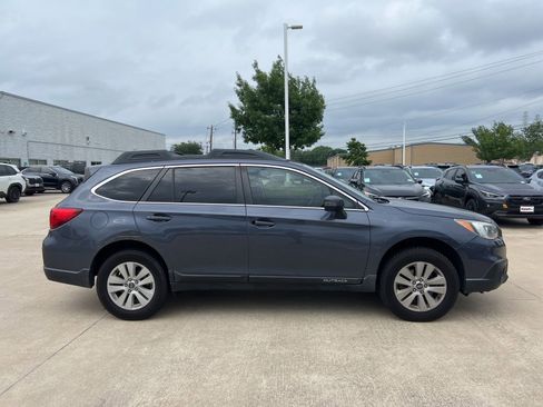 Used 2017 Subaru Outback 2.5i Premium AWD/4WD image 2