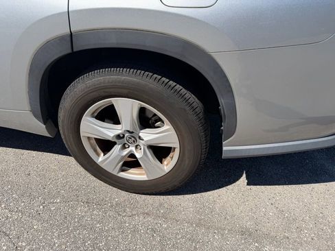 Used 2020 Toyota Highlander LE image 10